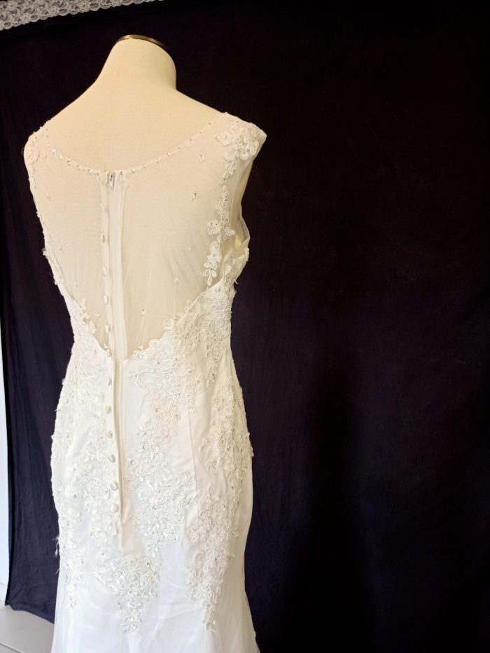Phoebe -wedding dress -size 8 - Image 10